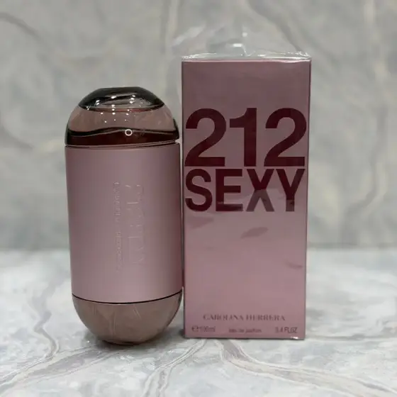 عطر ادکلن کارولینا هررا 212 سک*سی زنانه (اصلی)